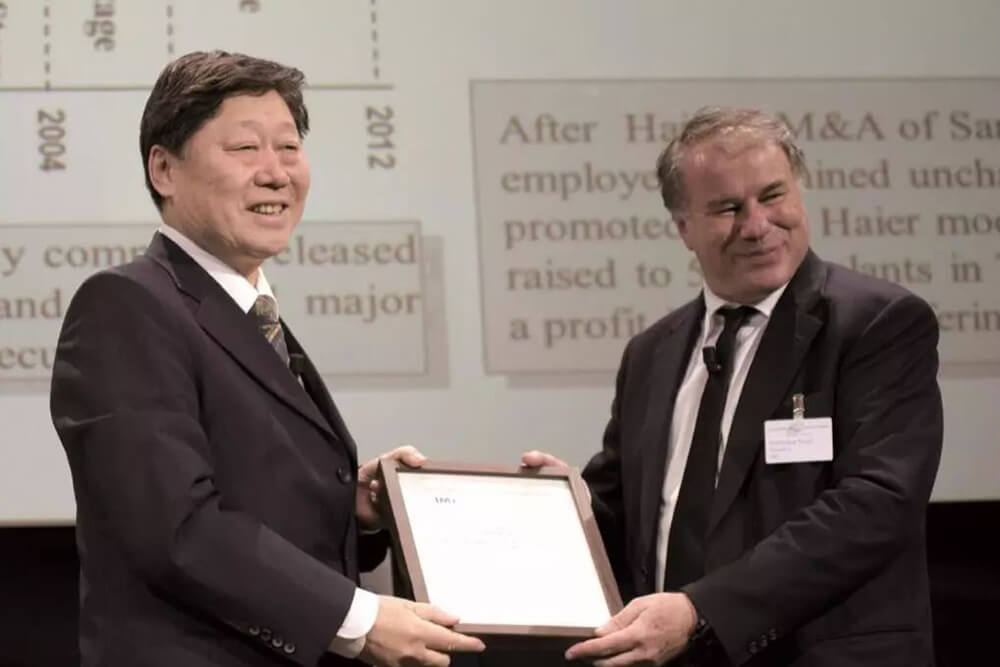 2012年：IMD授予张瑞敏“IMD管理思想领袖奖”现场